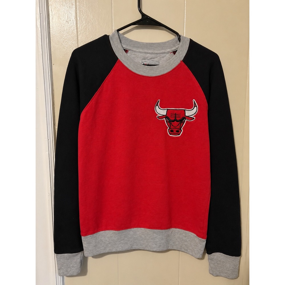 NBA Chicago Bulls Mens Red Black Gray Raglan Crewneck Sweatshirt Small